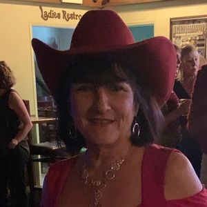 Meet your Posher, Simone